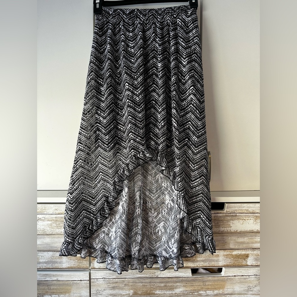 🖤 No Boundaries Chevron Hi-Low Maxi Skirt Ruffle Hem Size S